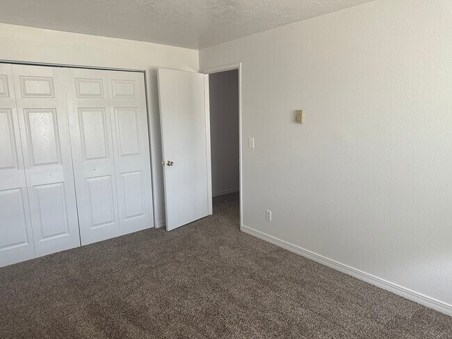 Foto del edificio - 1534 W Maple Ave