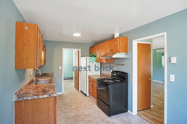 Building Photo - Charming 4 BEDS & 1.5 BATH SINGLE FAMILY H...