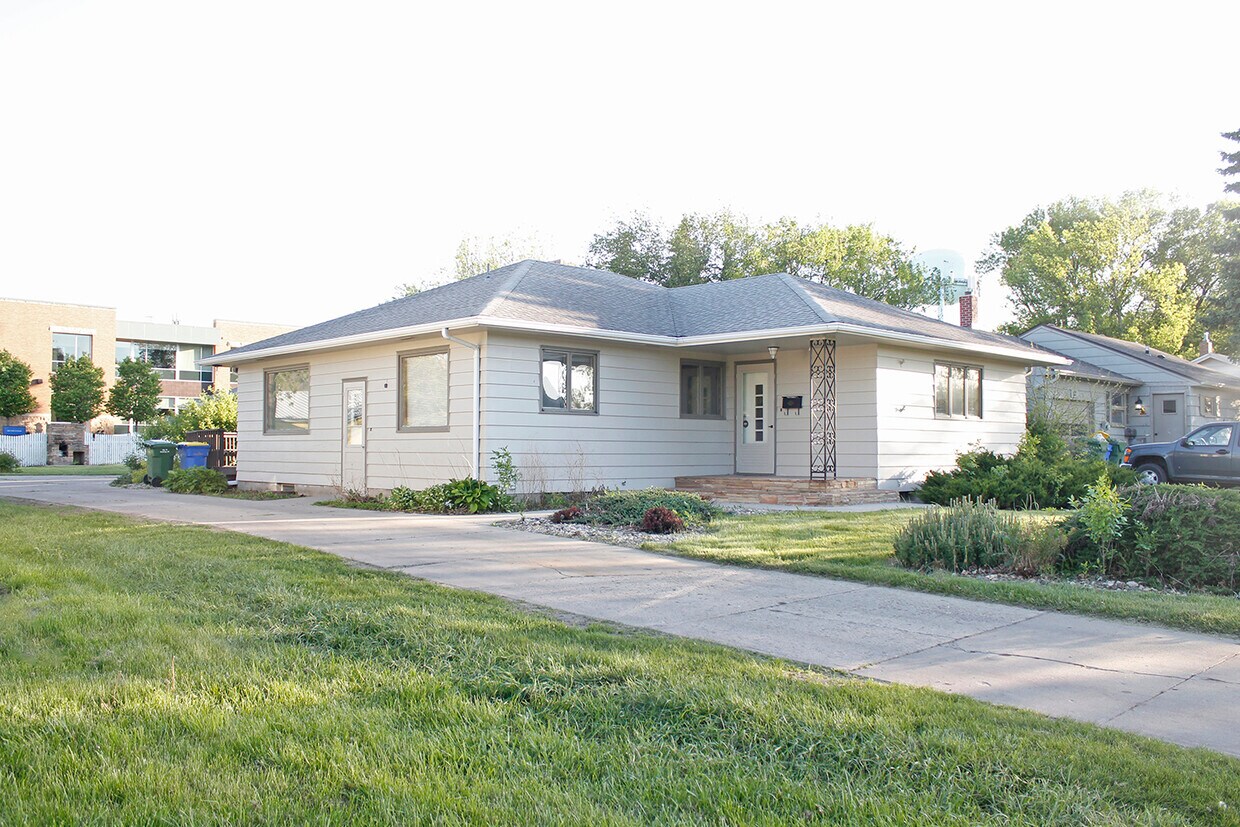 1440 7th St, Brookings, SD 57006 House Rental in Brookings, SD