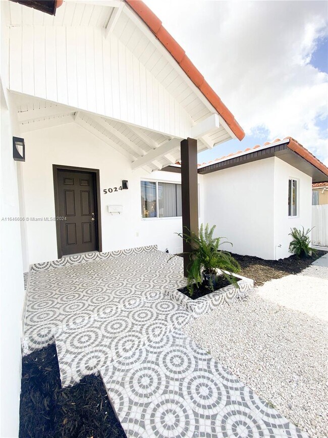 Foto del edificio - 5024 SW 4th St