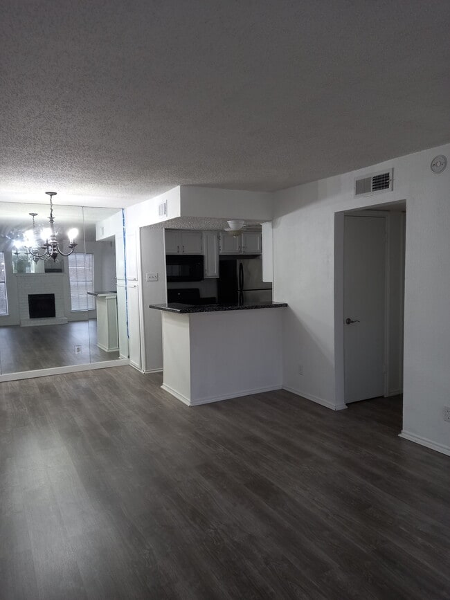 Photo - 9520 Royal Ln Apartment