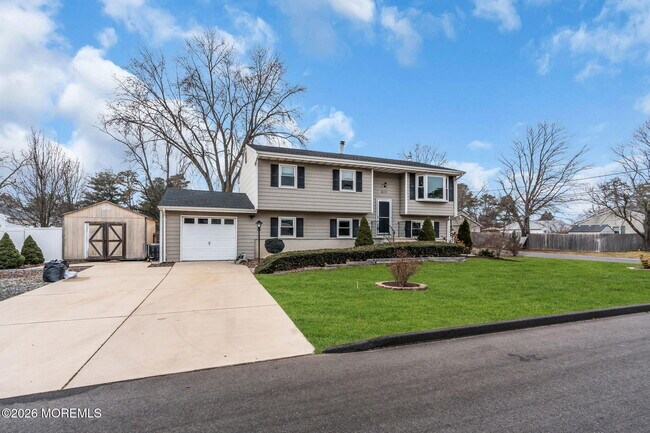 Building Photo - 613 Champlain St