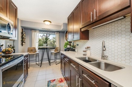 Building Photo - 111 S Baybrook Dr