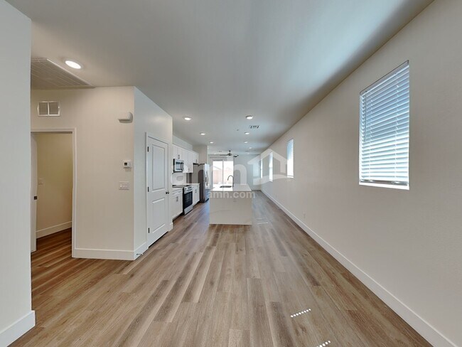 Building Photo - 522 Silverbell Falls Pl