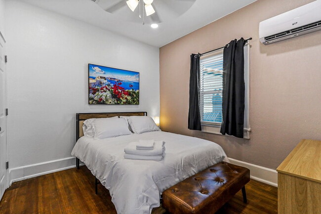 Building Photo - 1806 Arizona Ave