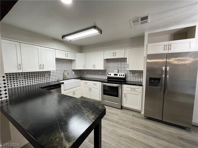Building Photo - 3151 N Soaring Gulls Dr