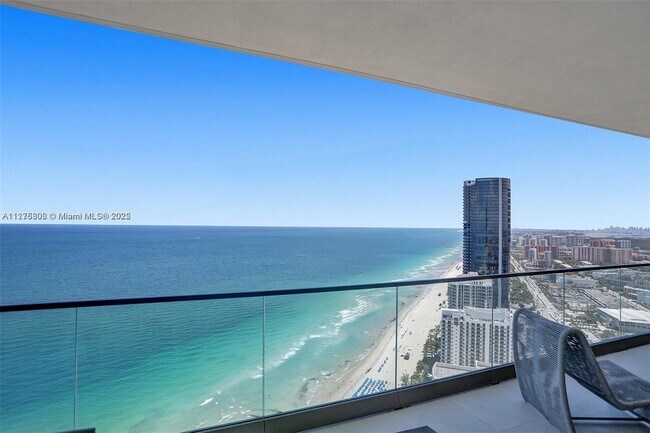 Foto del edificio - 18975 Collins Ave