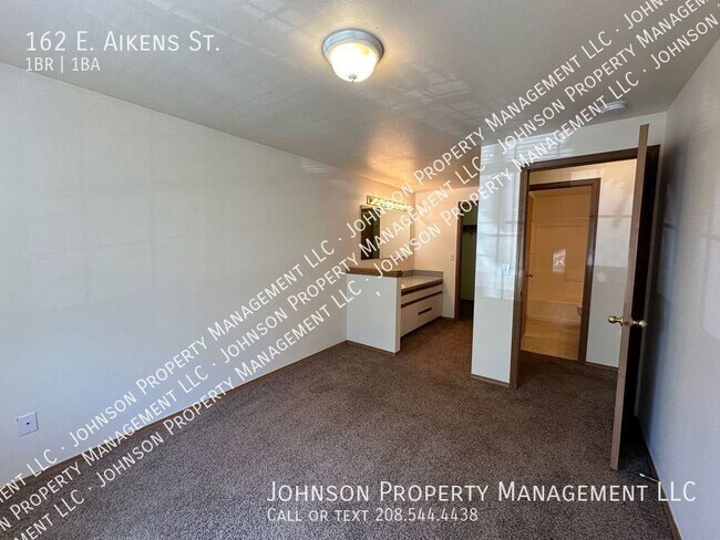 Building Photo - Apartment in Prime Downtown Eagle Location...