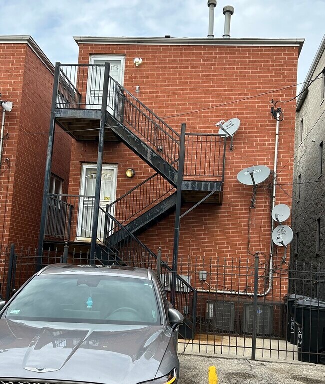 2530 W Harrison St Unit 2, Chicago, IL 60612 Condo for Rent in Chicago, IL