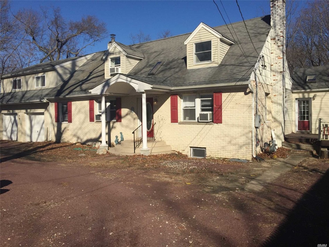 11 Reeves Rd, Port Jefferson, NY 11777 House Rental in Port Jefferson