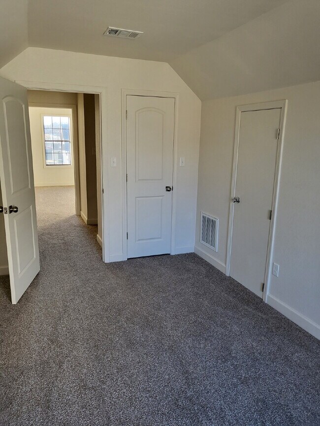 Foto del edificio - "Charming 3-Bed Home in Jonesboro with Granite Countertops & 2 Full Baths!"