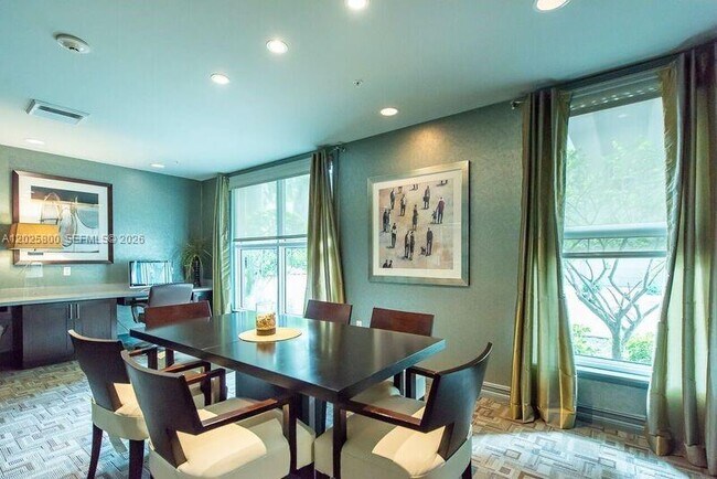 Foto del edificio - 2421 NE 65th St