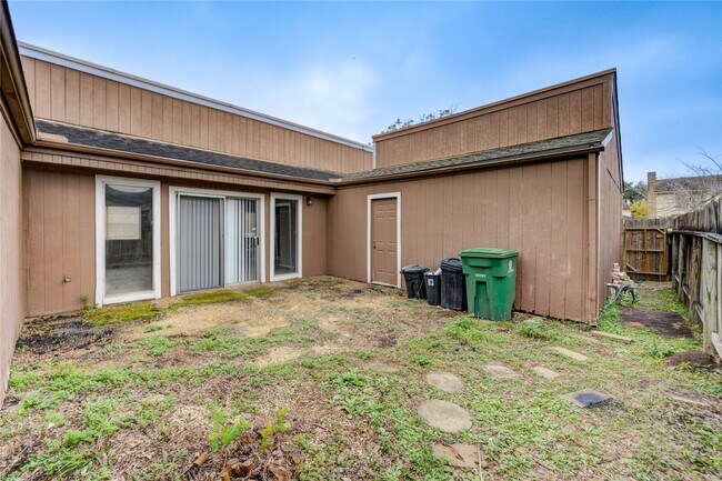 Foto del edificio - 12327 Fairmeadow Dr