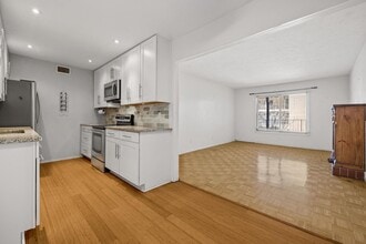 Building Photo - 505 W 7th St