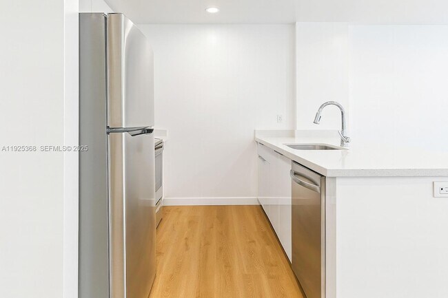 Foto del edificio - 1950 Fletcher St