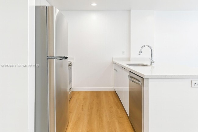 Building Photo - 1950 Fletcher St