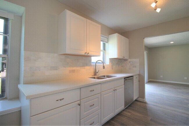 Building Photo - 16727 Bougainvilla Ln