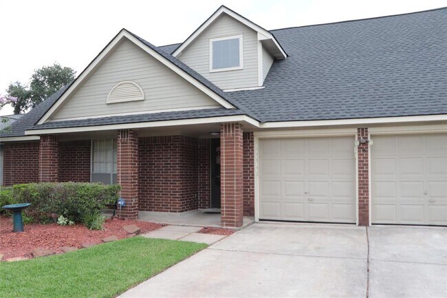 Building Photo - 10905 W Dogwood Dr