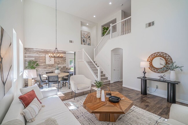 Building Photo - Stunning 5-Bedroom Home with Solar Panels ...