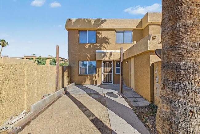 Building Photo - 4701 E Pueblo Ave