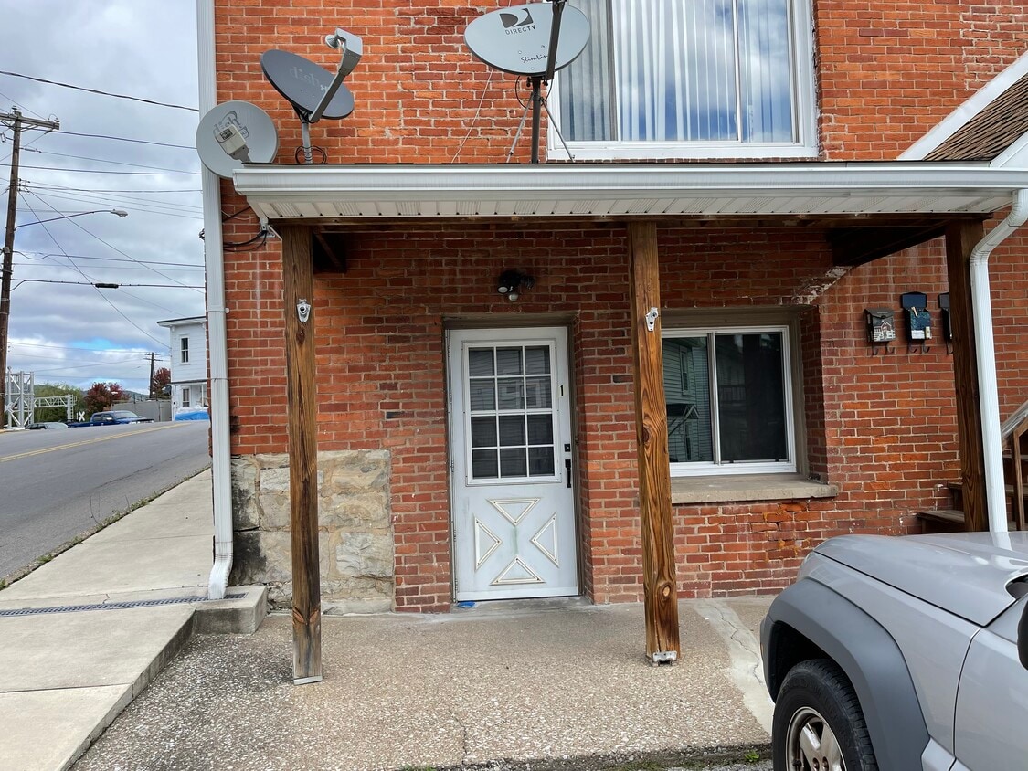 705 Bloomfield St Unit 1, Roaring Spring, PA 16673 Apartments in