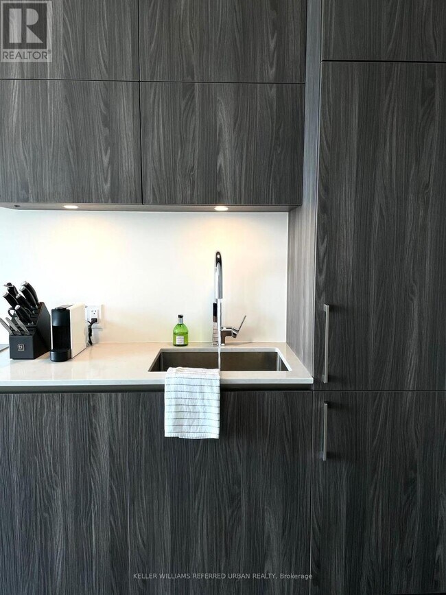 Photo du bâtiment - 1-3501 Yorkville Ave