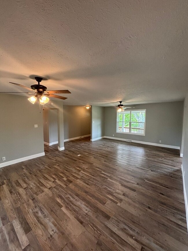 Building Photo - Freshly Renovated Rancher!