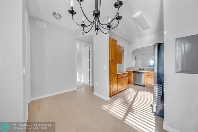 Building Photo - 3500 Oaks Clubhouse Dr