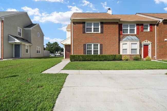 Building Photo - Yorktown Living