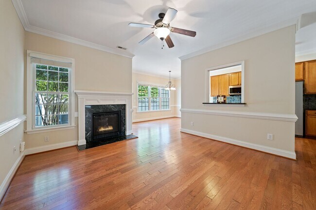 Foto del edificio - Great 4 Bedroom 2.5 Bathroom Townhome Loca...