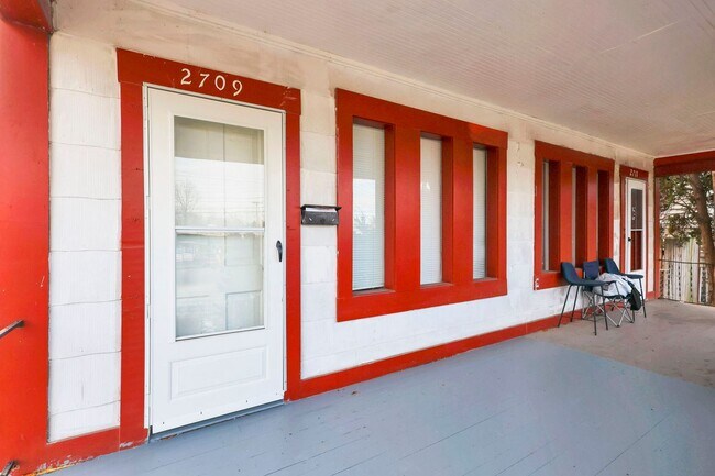 Foto del edificio - 2709-2711 Sullivant Ave