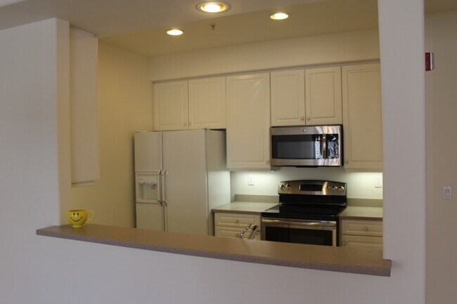Building Photo - Westside San Mateo Condo  Corte Bella