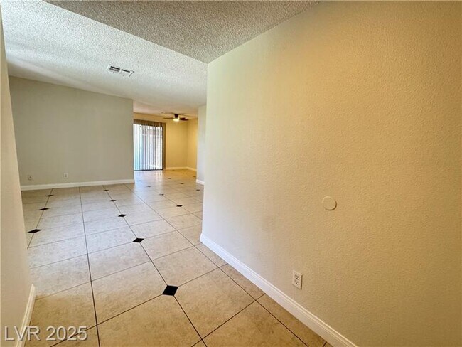 Foto del edificio - 6121 Meadow Haven Ln
