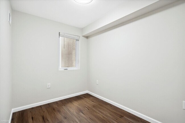 Foto del edificio - 2 br, 2 bath Triplex - 2025 N 16TH ST Unit...