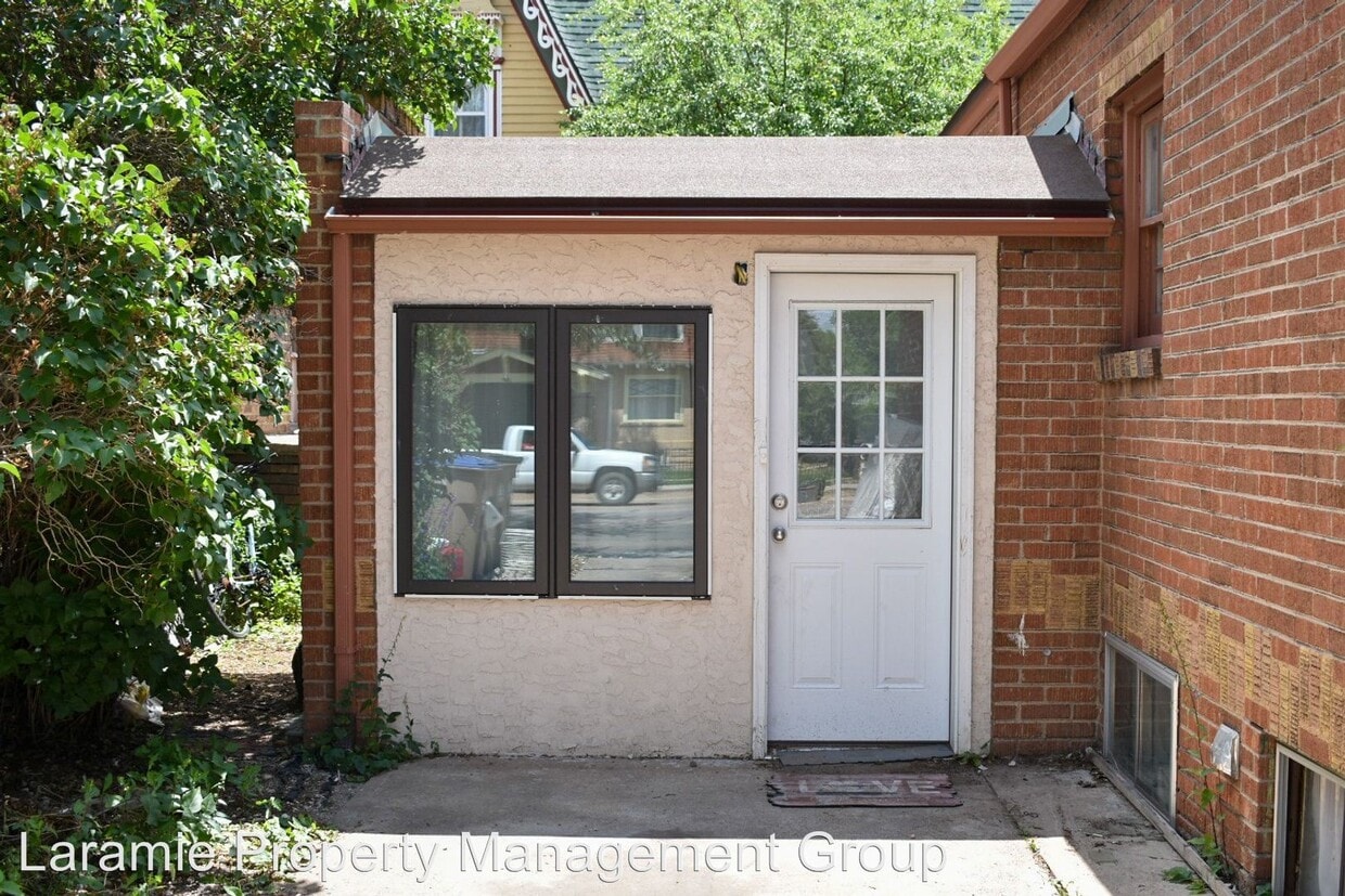 Primary Photo - 916 Grand Ave