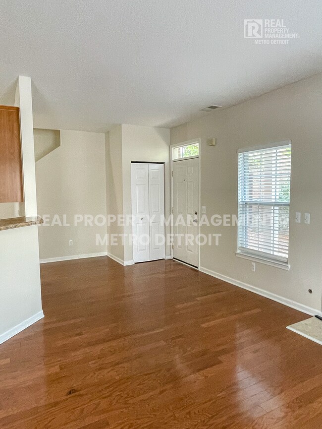Foto del edificio - 17699 Windflower Dr