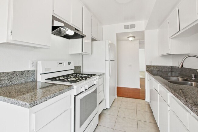 Foto del edificio - 3685 Watseka Ave