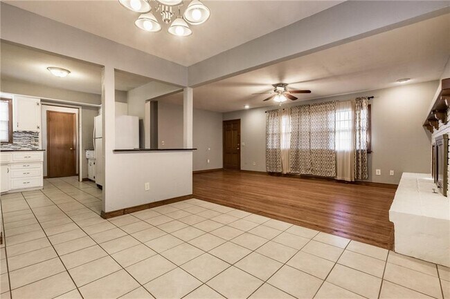Foto del edificio - 9913 Sunnymeade Pl