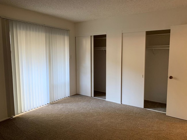 Foto del edificio - 5420 Roundtree Ct