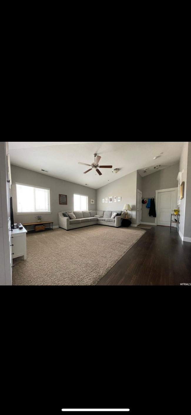 Building Photo - 1951 N Crest Rd