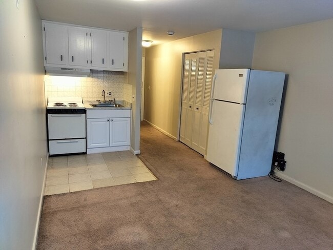 Building Photo - 61 Fairmount St