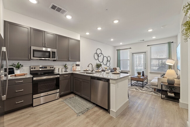 Building Photo - Royalton at Creeks of Legacy