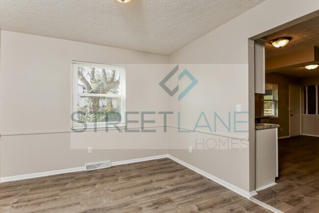 Foto del edificio - REDUCED! - Now offering $500 off first ful...
