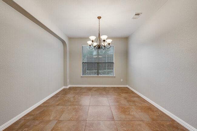 Building Photo - 2108 Presidio Cir
