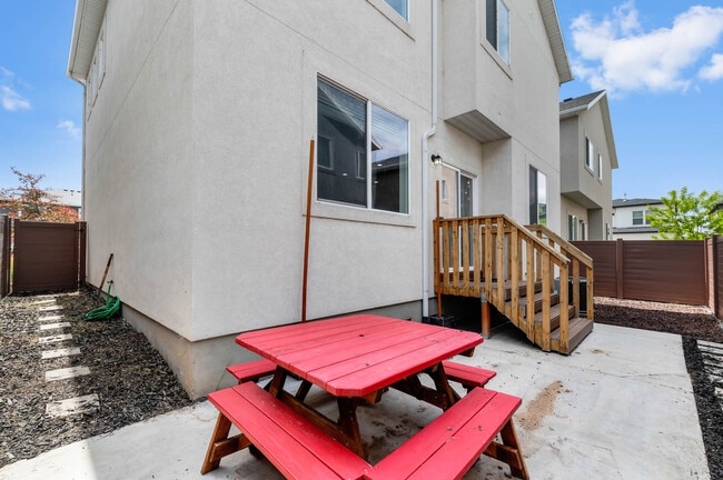 Building Photo - 437 E 280 N