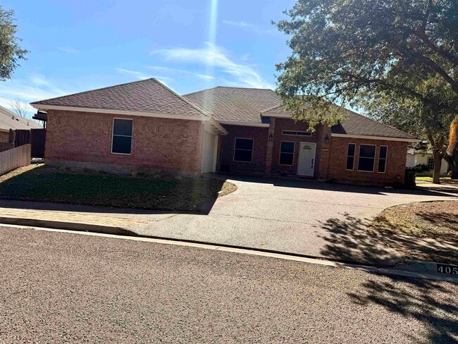 Building Photo - 405 Wren Point