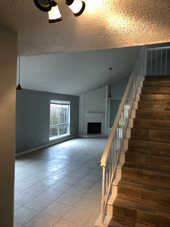 Building Photo - 10719 Spring Harvest Dr