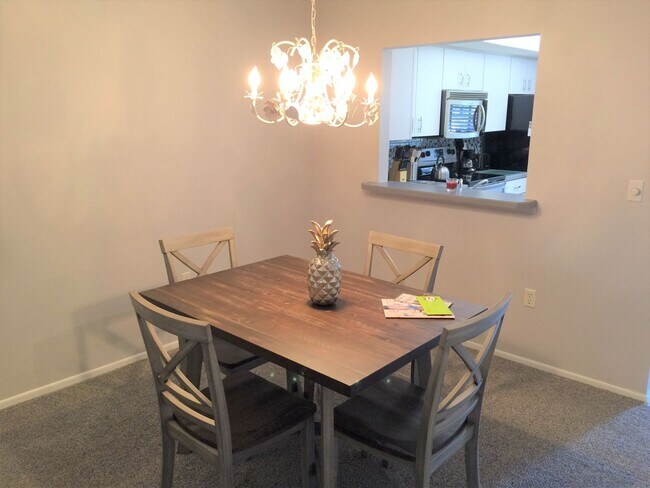 Building Photo - Seasonal Short-Term 2-Bedroom 2-Bath Condo...