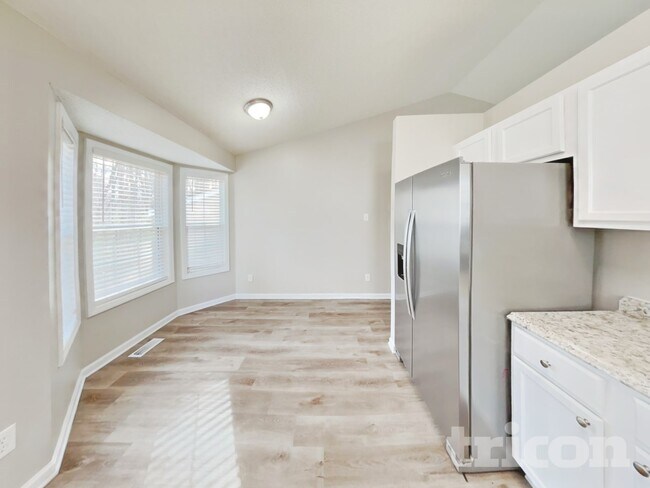 Building Photo - 1027 Laurel Leaf Rd