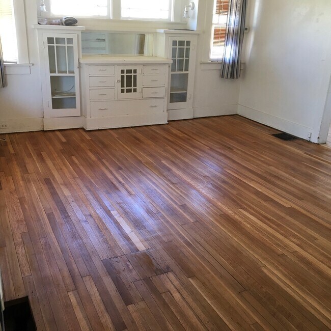 Foto del edificio - 222 E 4th St